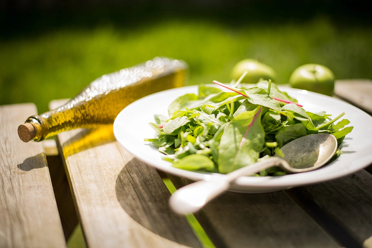 Blattsalat mit Mango und Schafskäse